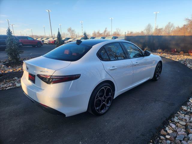 Used 2024 Alfa Romeo Giulia Veloce AWD/4WD image 5