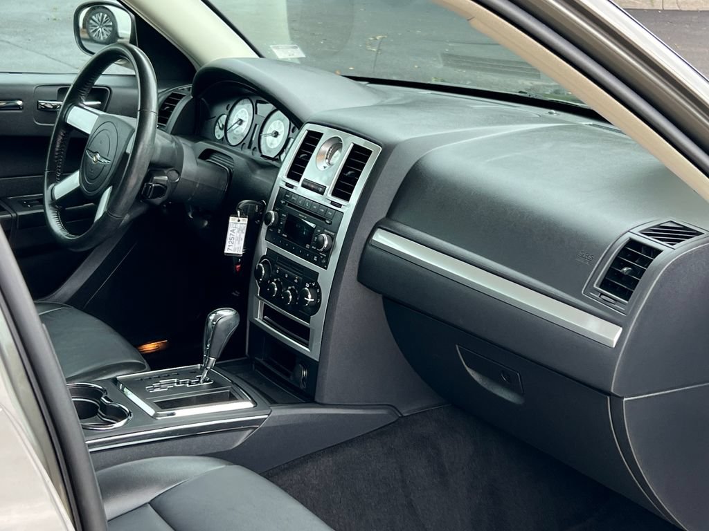 Used 2010 Chrysler 300 Touring RWD image 22