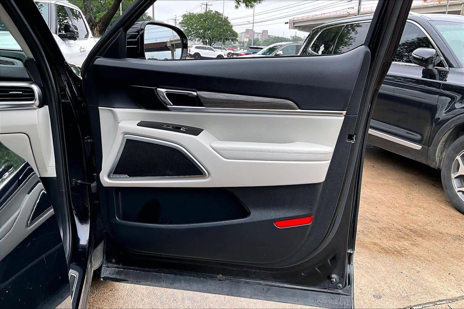 Used 2020 Kia Telluride SX w/ Towing Package FWD image 23