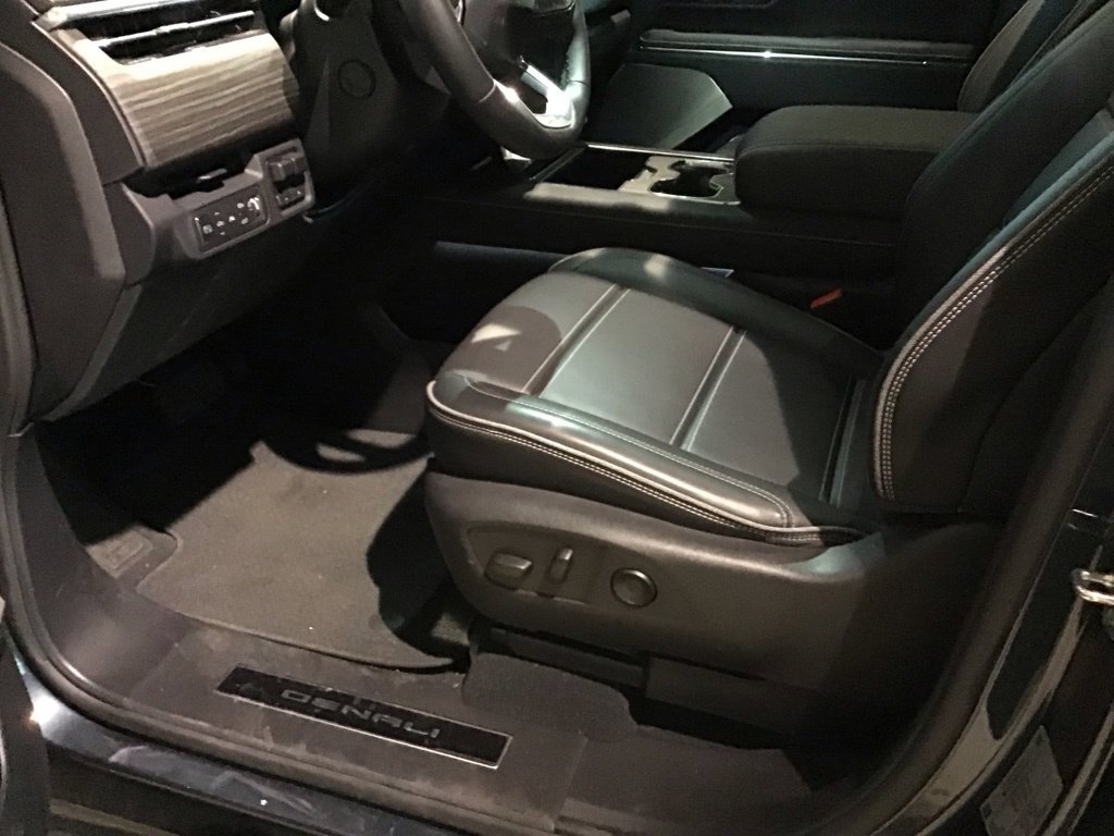 Used 2025 GMC Sierra EV Denali AWD/4WD image 7