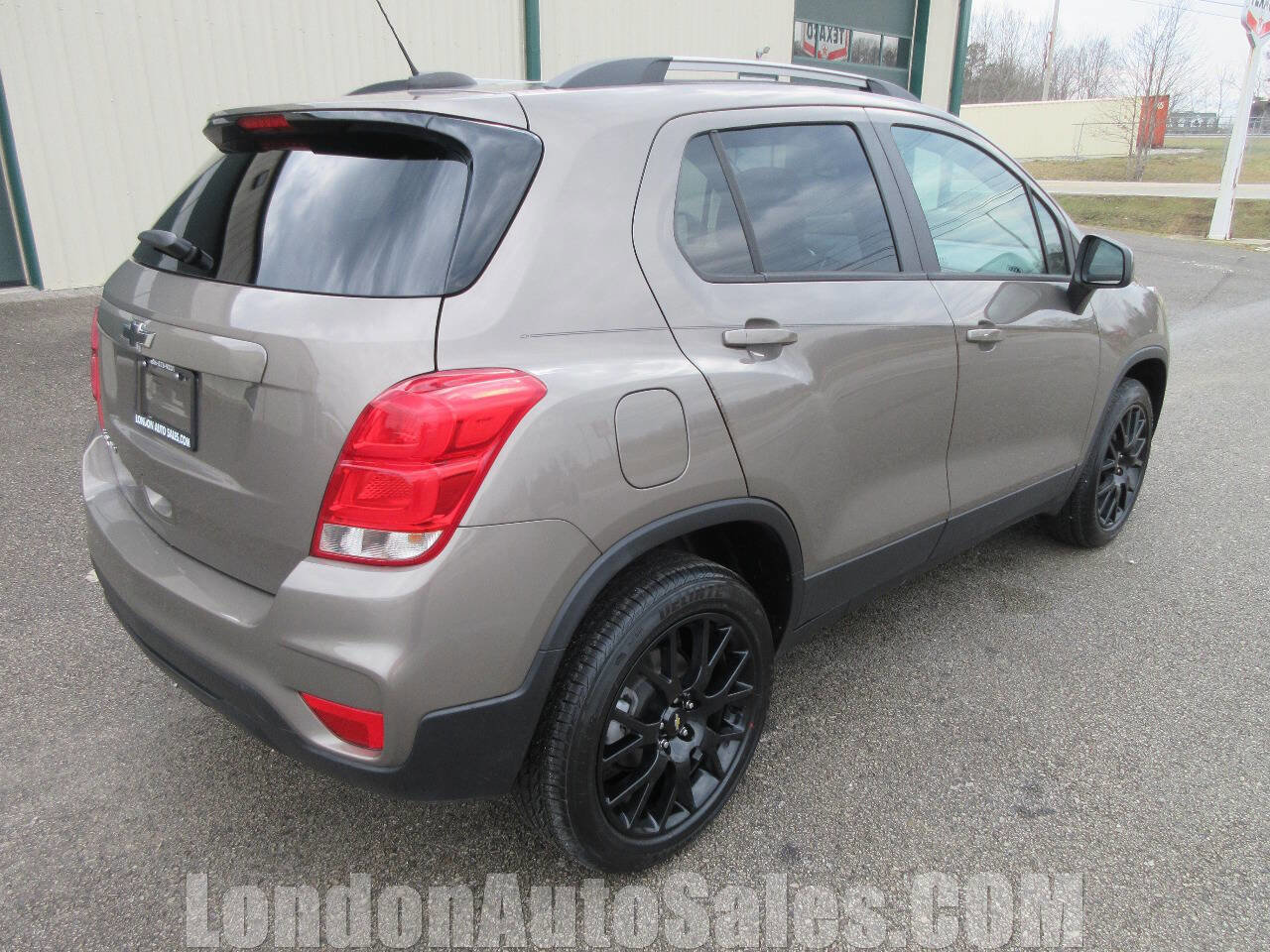 Used 2022 Chevrolet Trax LT w/ Sport Edition image 5