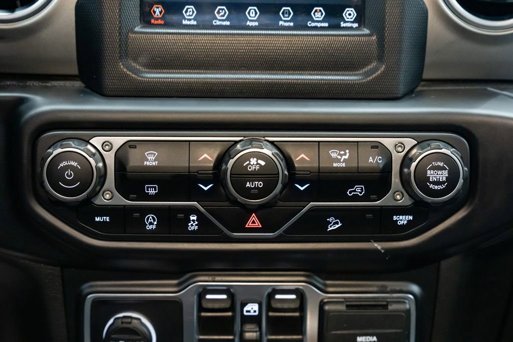 Used 2020 Jeep Wrangler Unlimited Sahara image 12