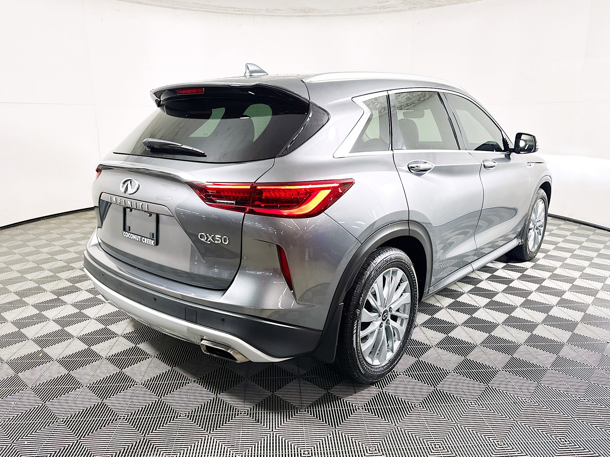Used 2023 INFINITI QX50 Luxe image 3
