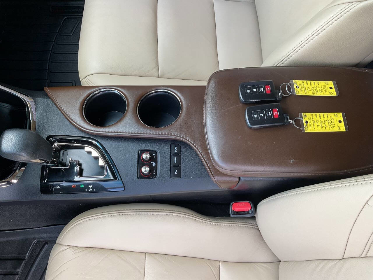 Used 2015 Toyota Avalon XLE FWD image 24