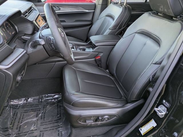 New 2026 Jeep Grand Cherokee Limited w/ Limited Altitude Package AWD/4WD image 14