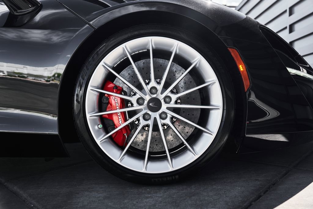 Used 2024 McLaren Artura RWD image 20