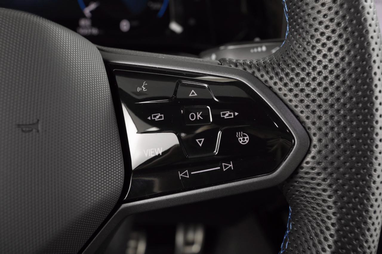 Used 2024 Volkswagen Golf R image 19