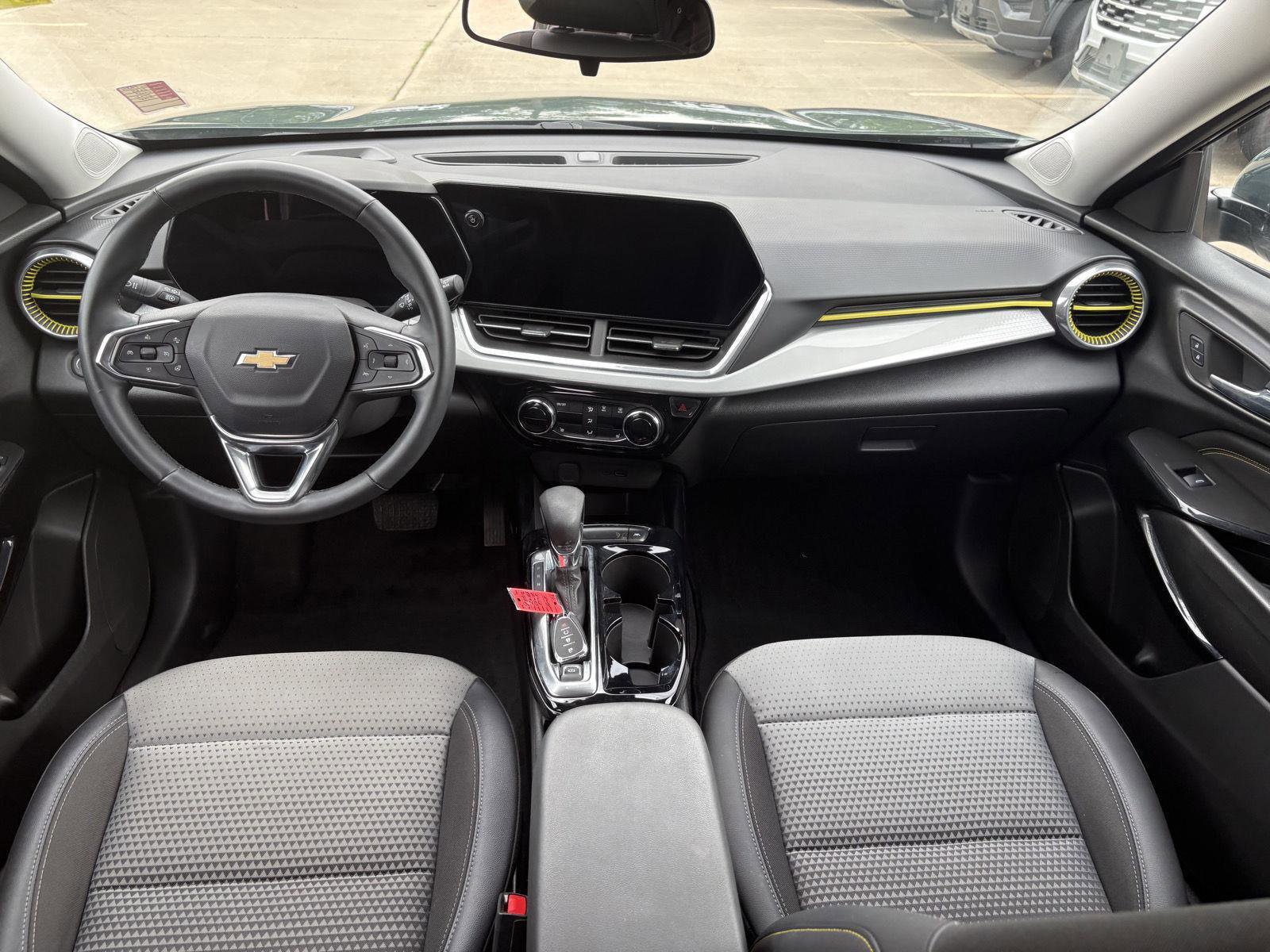 Used 2025 Chevrolet Trax LT w/ Driver Confidence Package FWD image 11