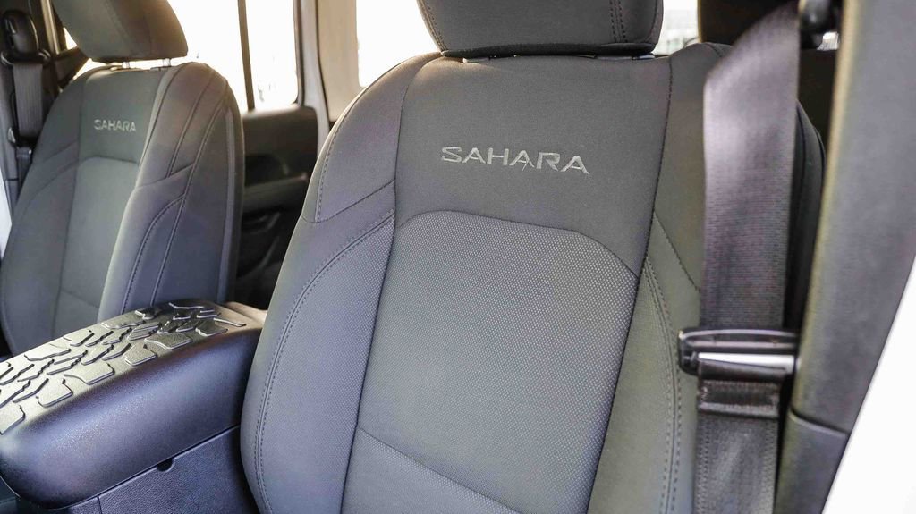 Used 2019 Jeep Wrangler Unlimited Sahara image 30