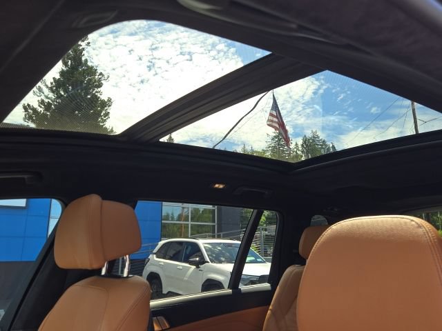 Used 2022 BMW X7 M50i w/ Executive Package AWD/4WD image 17