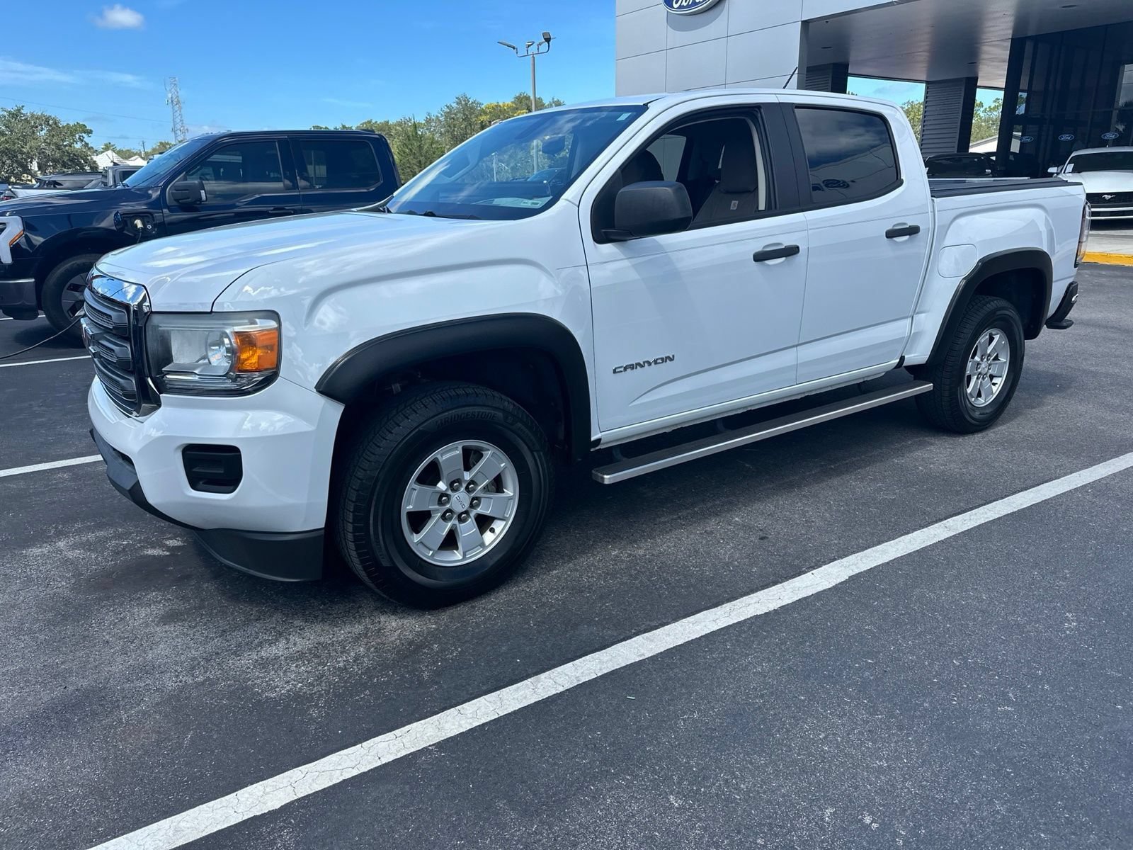 Used 2020 GMC Canyon 2WD Crew Cab w/ Convenience Package image 3