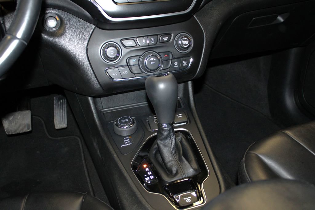 Used 2021 Jeep Cherokee Latitude Plus image 20