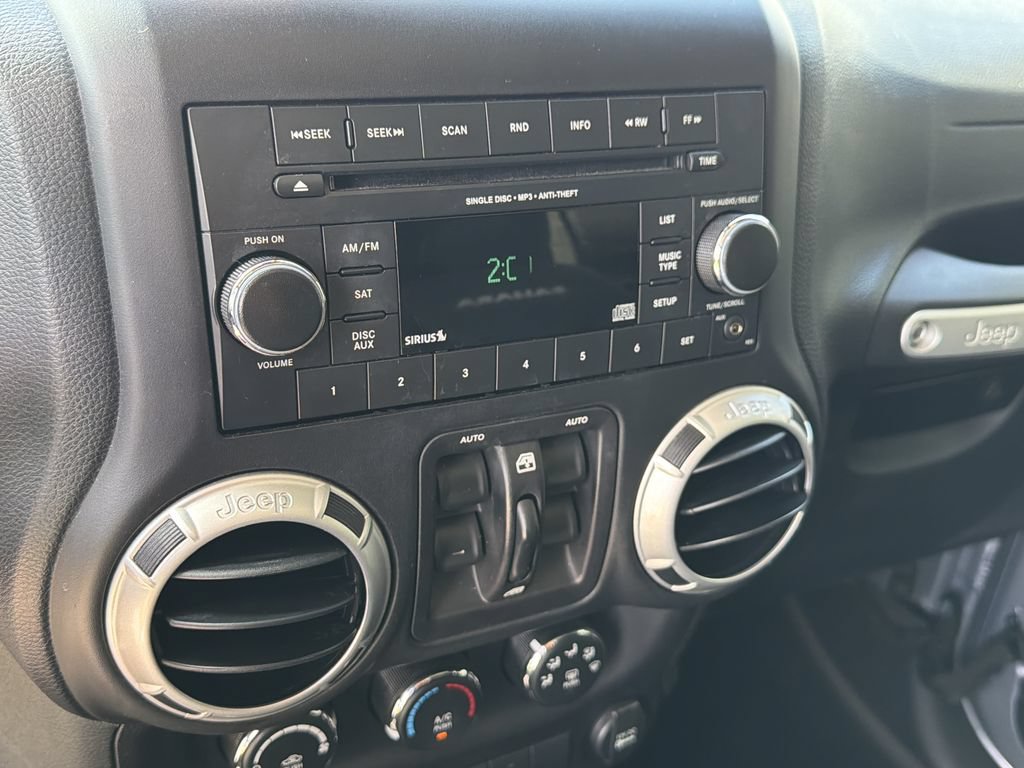 Used 2016 Jeep Wrangler Unlimited Sahara AWD/4WD image 26