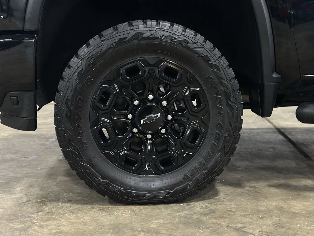 Used 2021 Chevrolet Silverado 2500 LTZ w/ LTZ Plus Package image 17