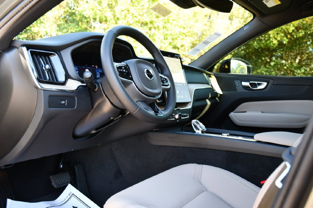New 2027 Volvo XC60 B5 Core AWD/4WD image 13