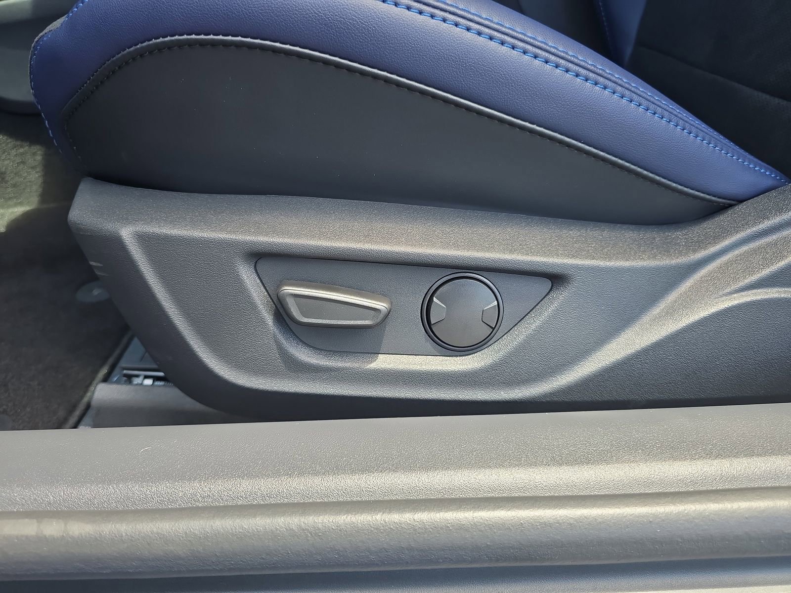 New 2025 Ford Mustang Dark Horse image 14