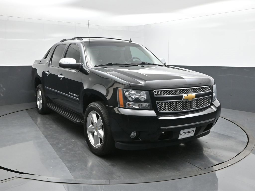 Used 2013 Chevrolet Avalanche LTZ image 22