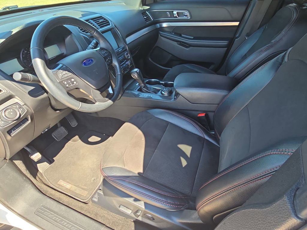 Used 2018 Ford Explorer XLT w/ Equipment Group 202A image 17