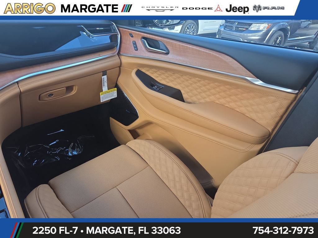 New 2025 Jeep Grand Cherokee L Summit AWD/4WD image 18
