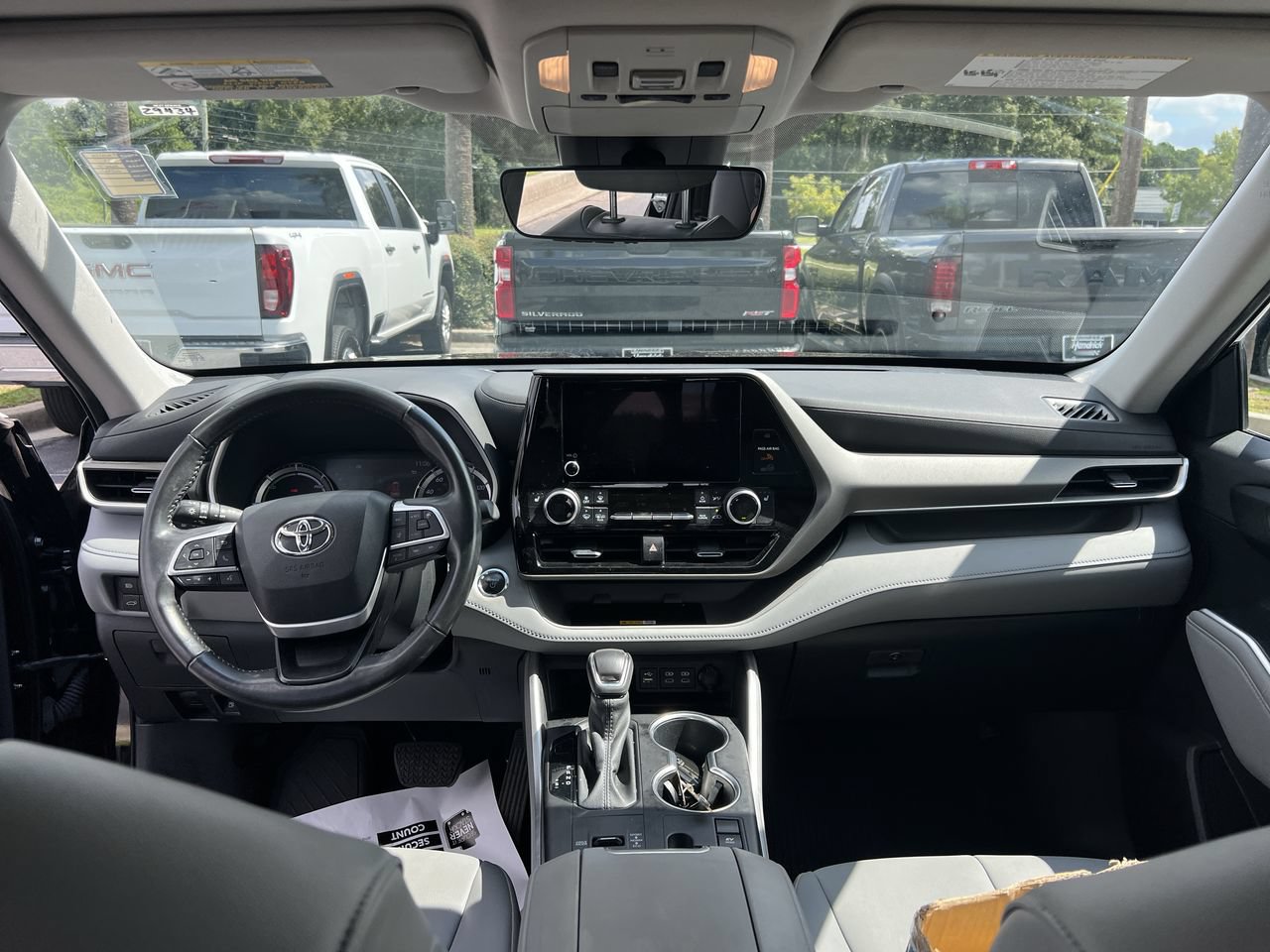 Used 2023 Toyota Highlander XLE FWD image 31
