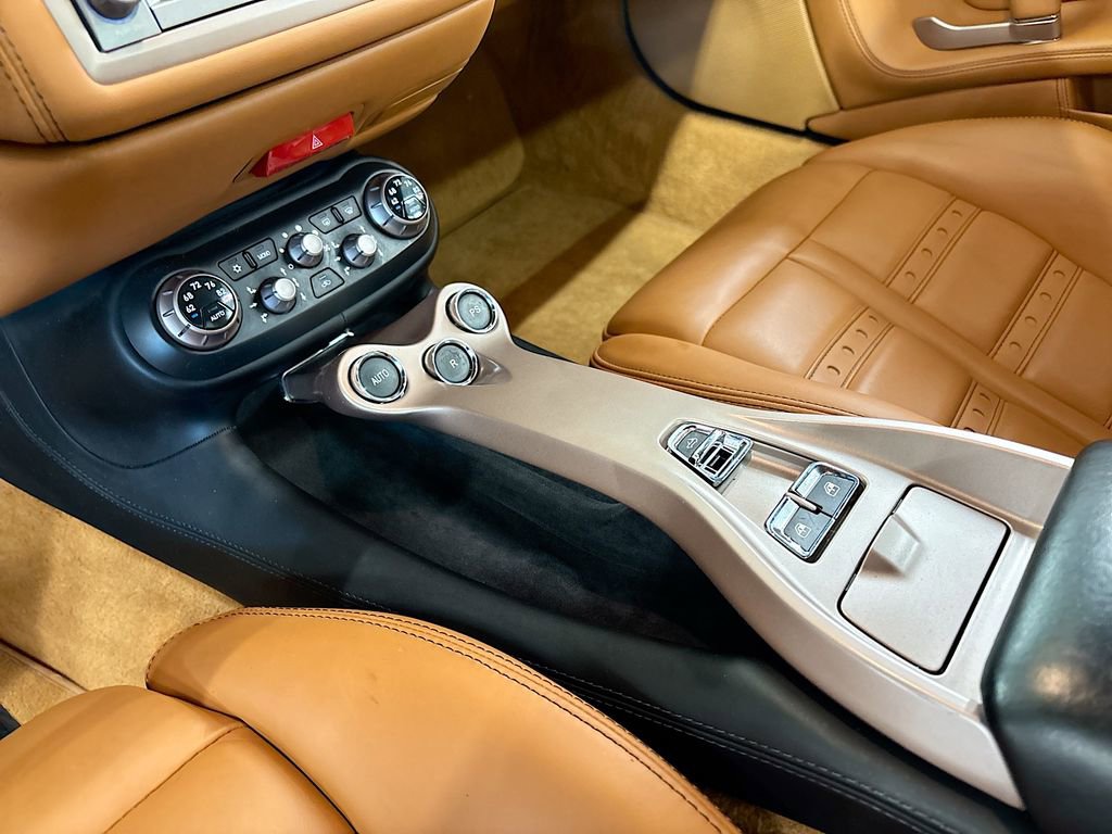 Used 2014 Ferrari California image 14