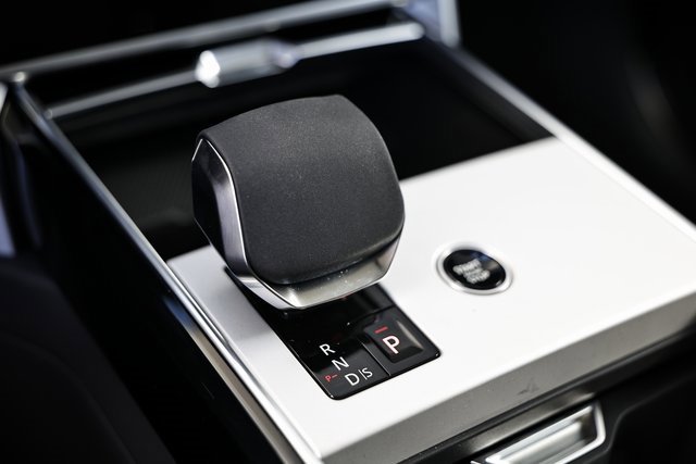 New 2025 Land Rover Range Rover Long Wheelbase SE image 47