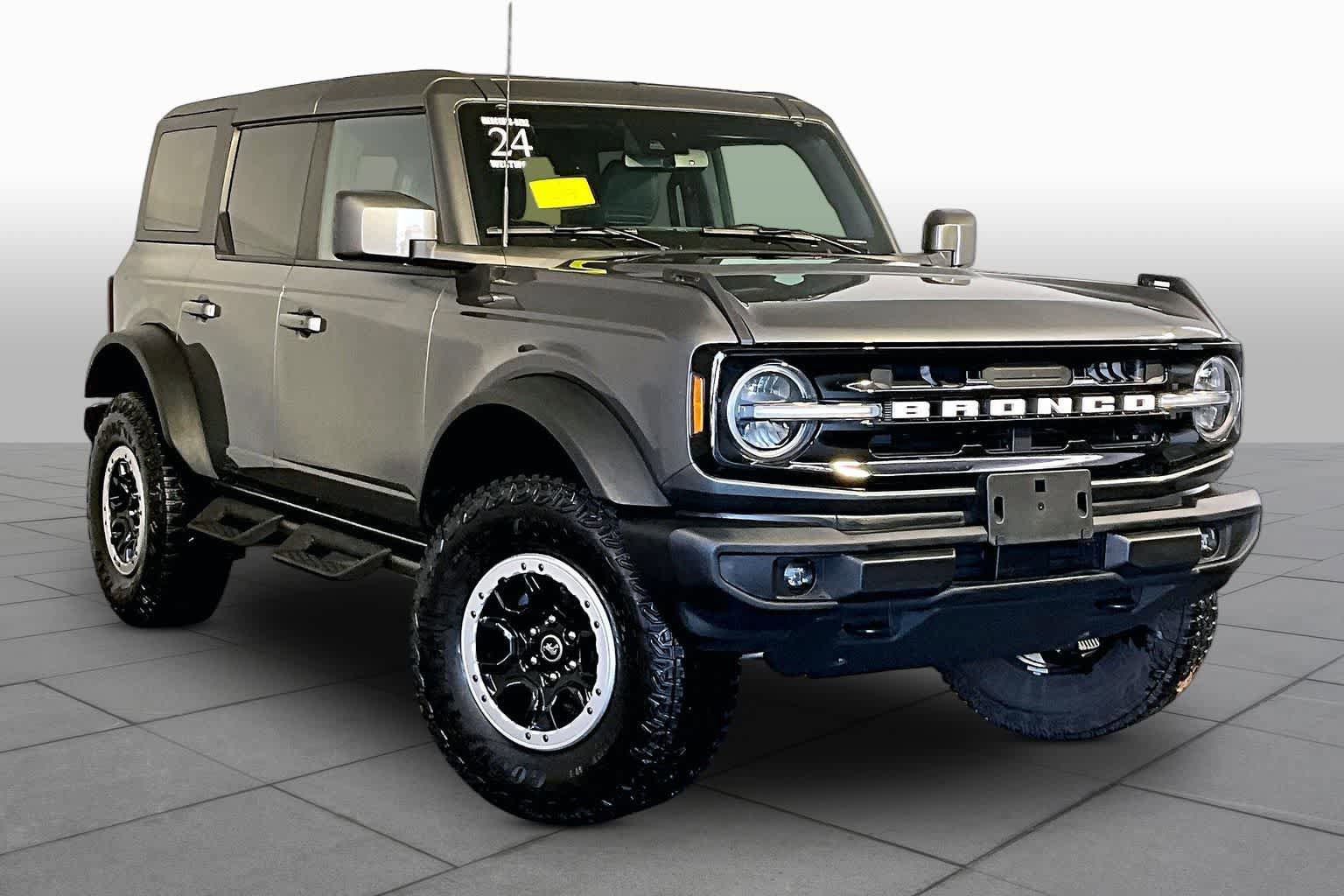 Used 2024 Ford Bronco Outer Banks w/ Sasquatch Package AWD/4WD image 3