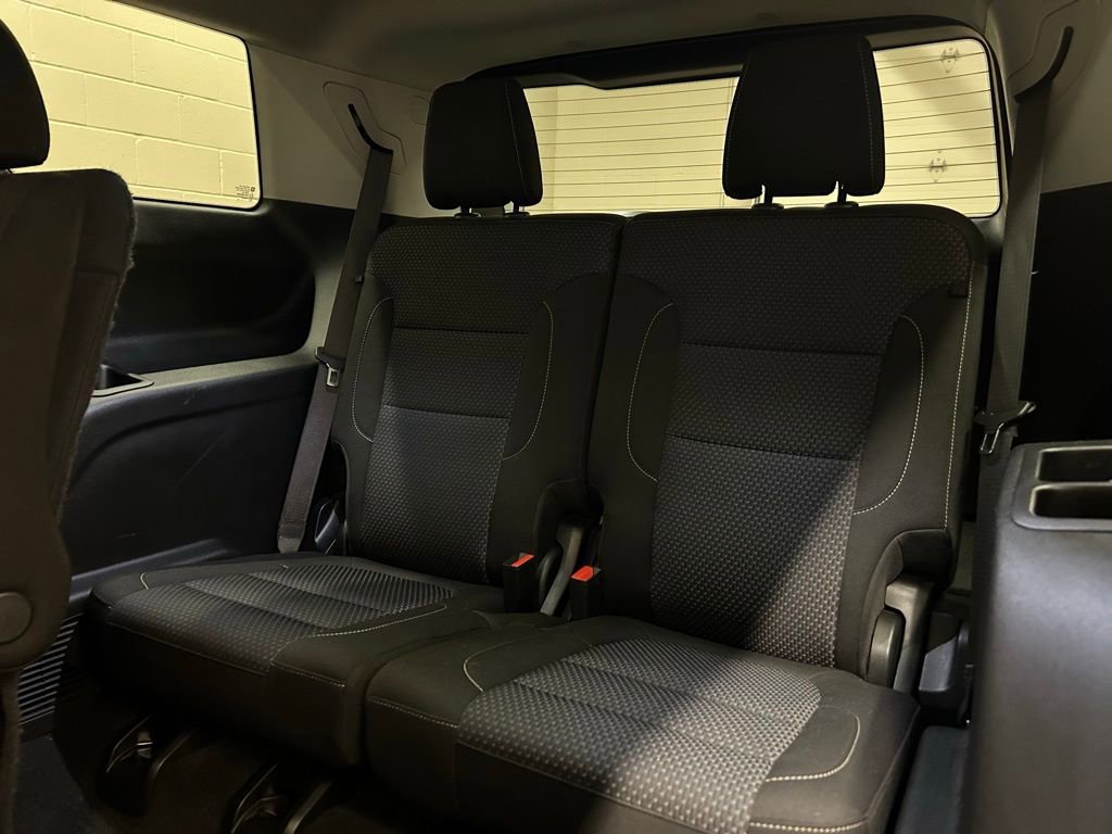 Used 2022 GMC Acadia SLE w/ Driver Convenience Package FWD image 9