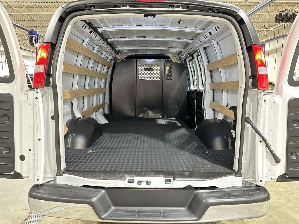 Used 2024 GMC Savana 2500 w/ Driver Convenience Package image 19