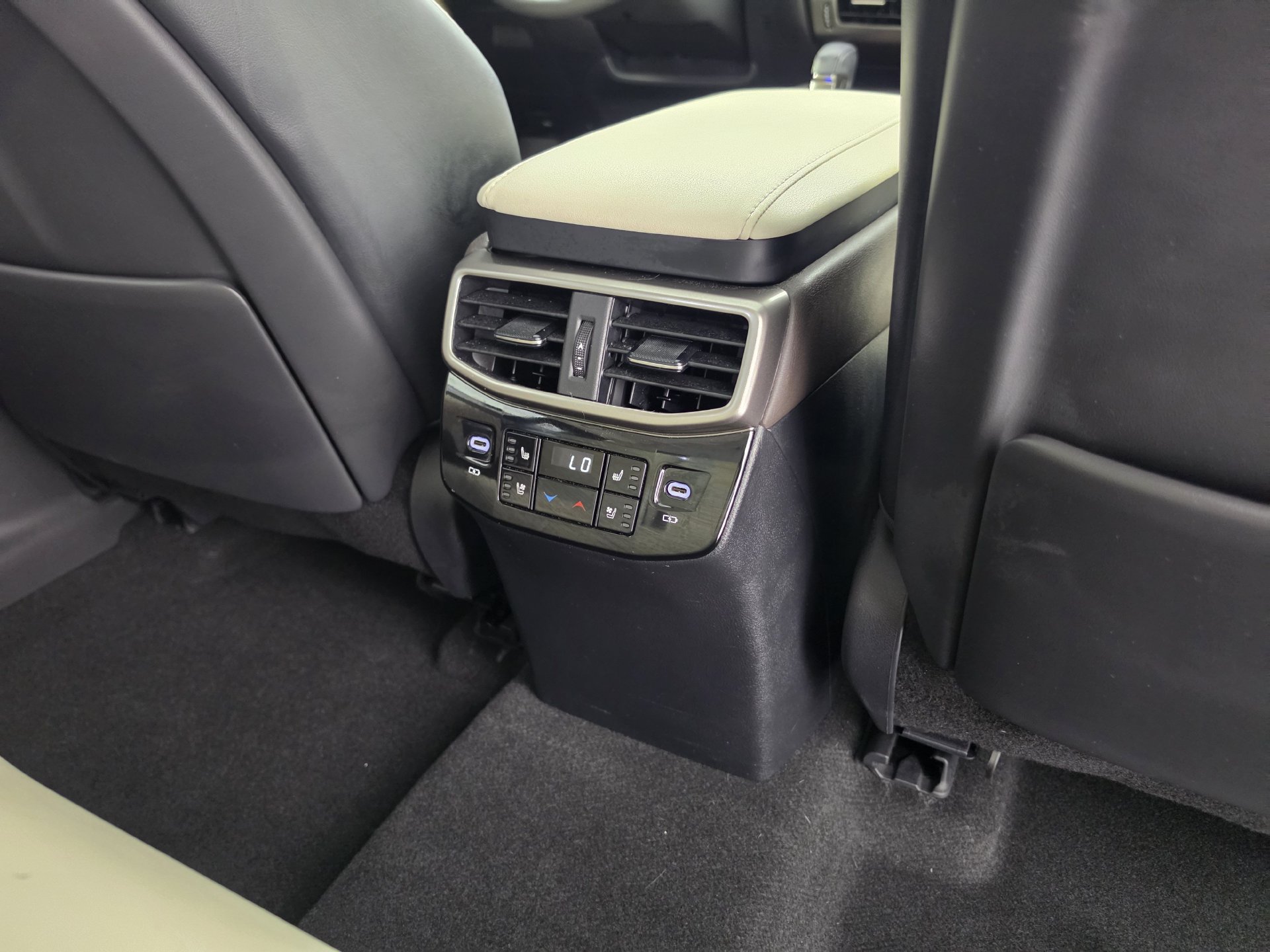 Used 2024 Lexus RX 350 FWD w/ Convenience Package image 30