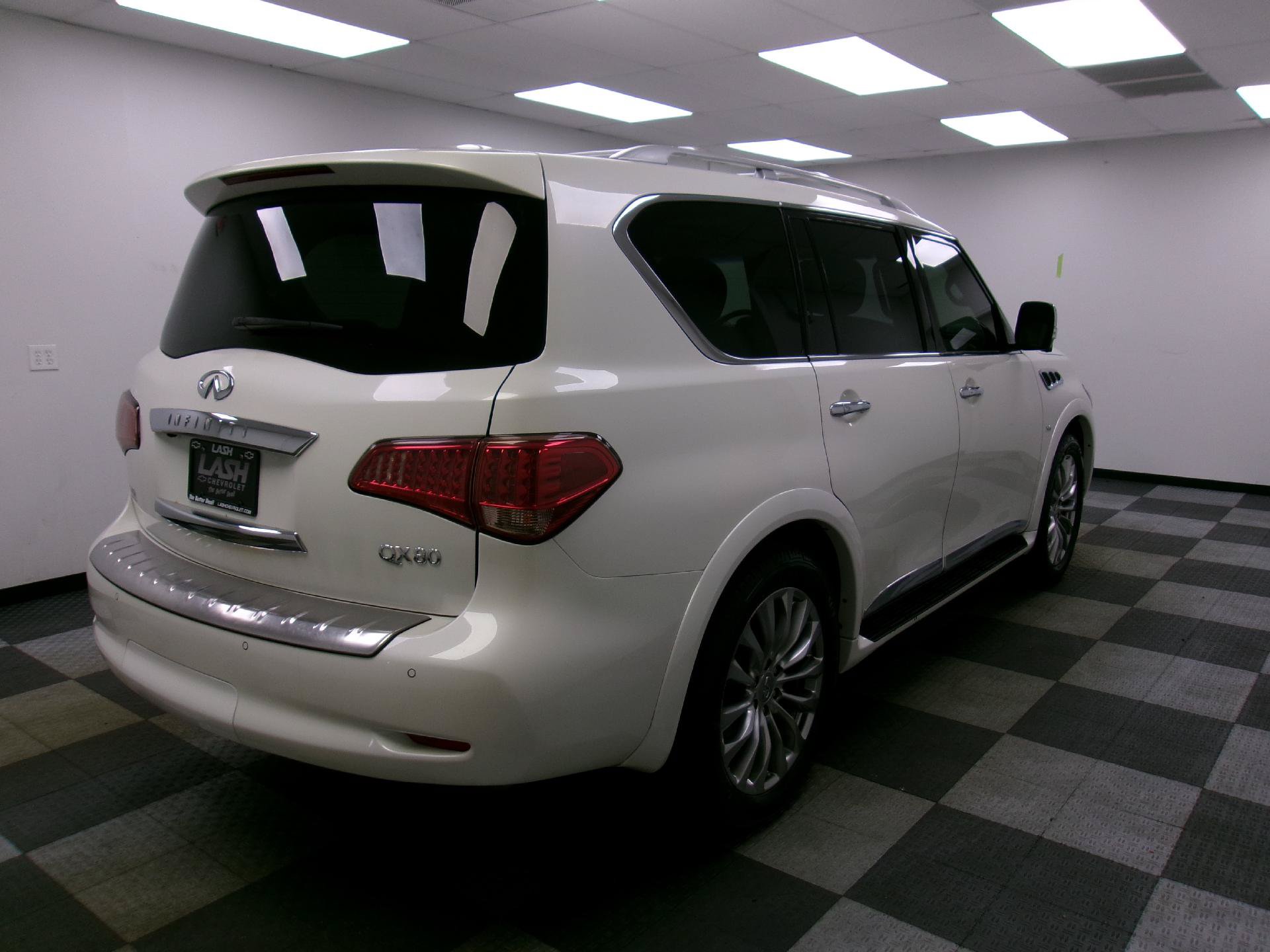 Used 2016 INFINITI QX80 4WD w/ Deluxe Technology Package image 17