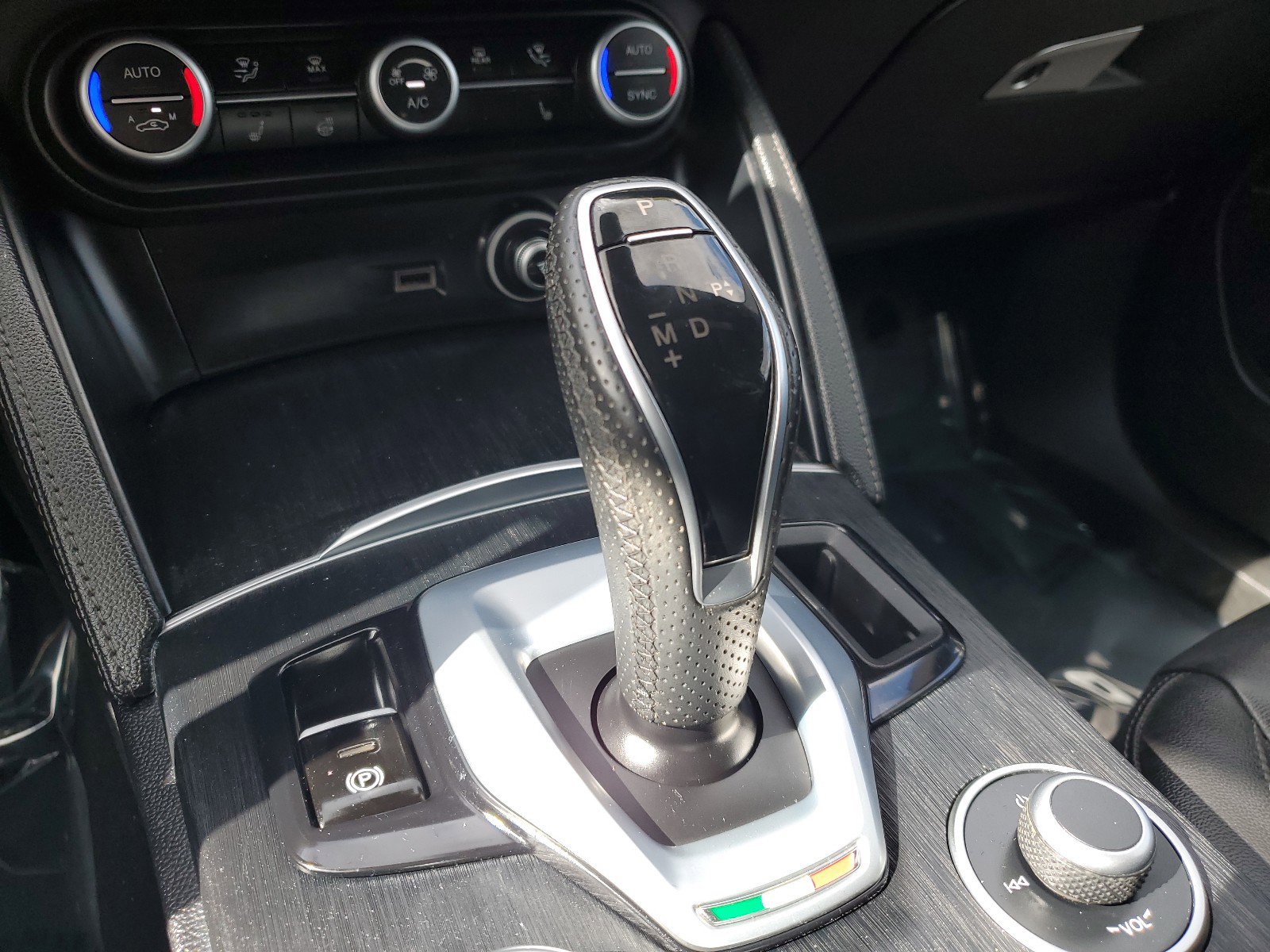 Used 2022 Alfa Romeo Stelvio Sprint image 22