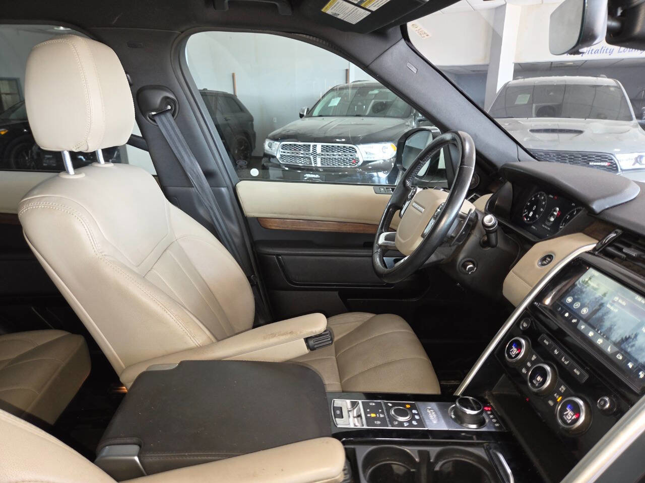 Used 2019 Land Rover Discovery HSE AWD/4WD image 29