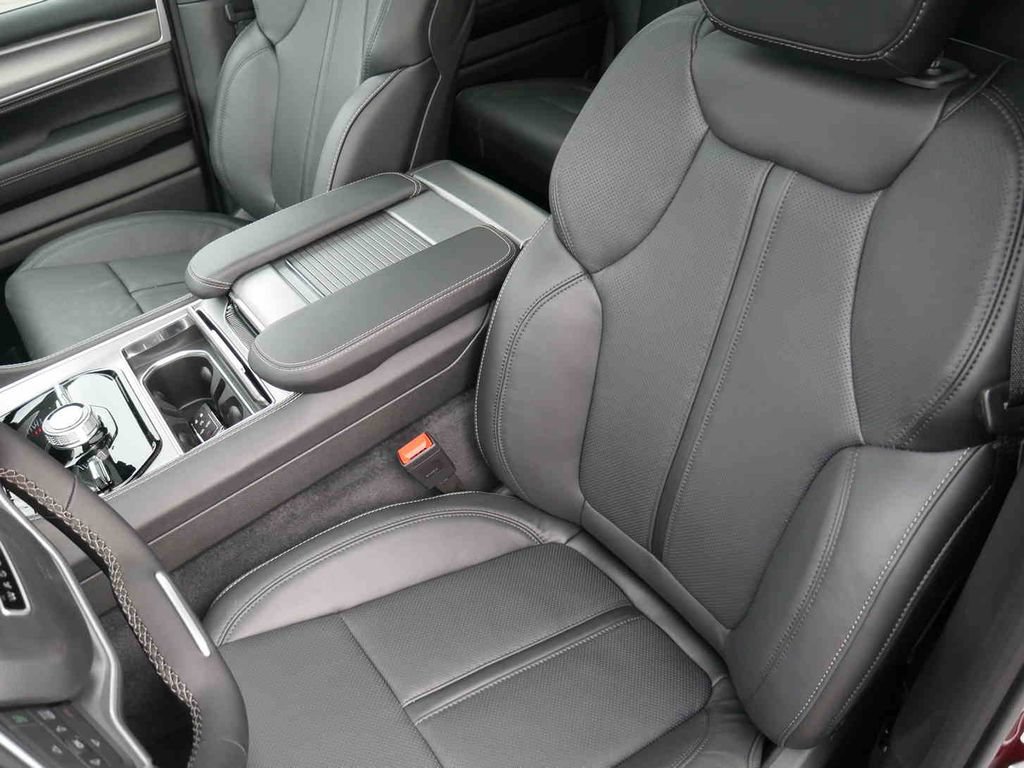 New 2025 Jeep Wagoneer L Series II w/ Convenience Group I AWD/4WD image 32