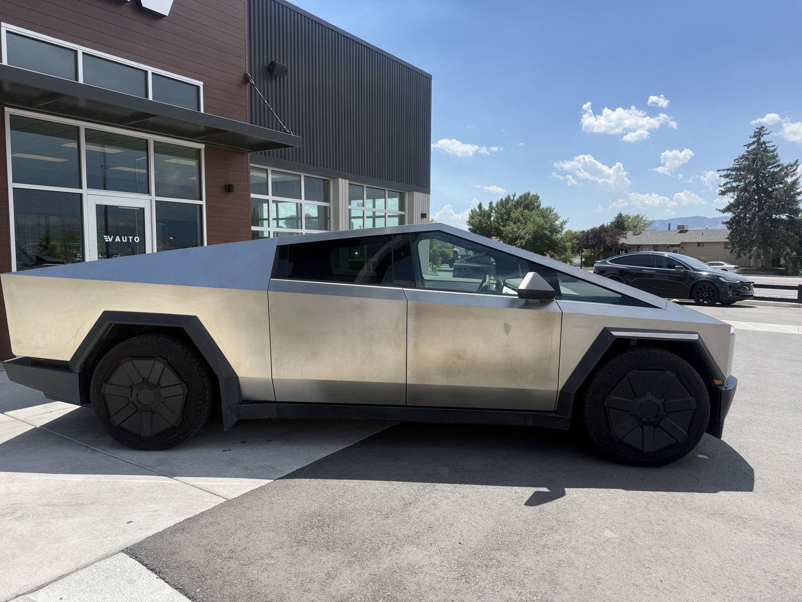 Used 2024 Tesla Cybertruck AWD Crew Cab image 9