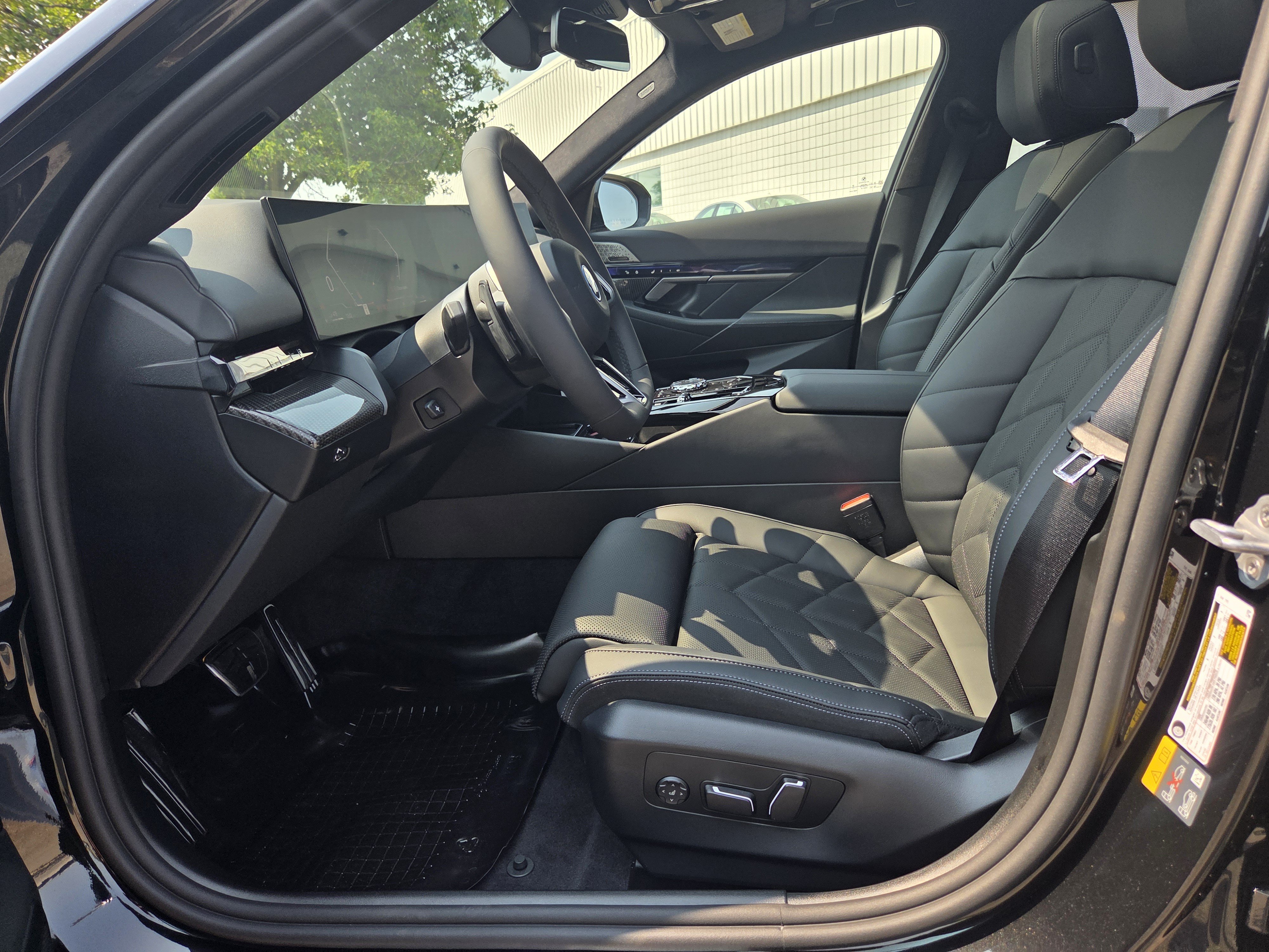 New 2027 BMW 550e xDrive w/ Executive Package AWD/4WD image 9