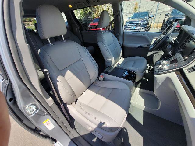 Used 2019 Toyota Sienna XLE FWD image 26