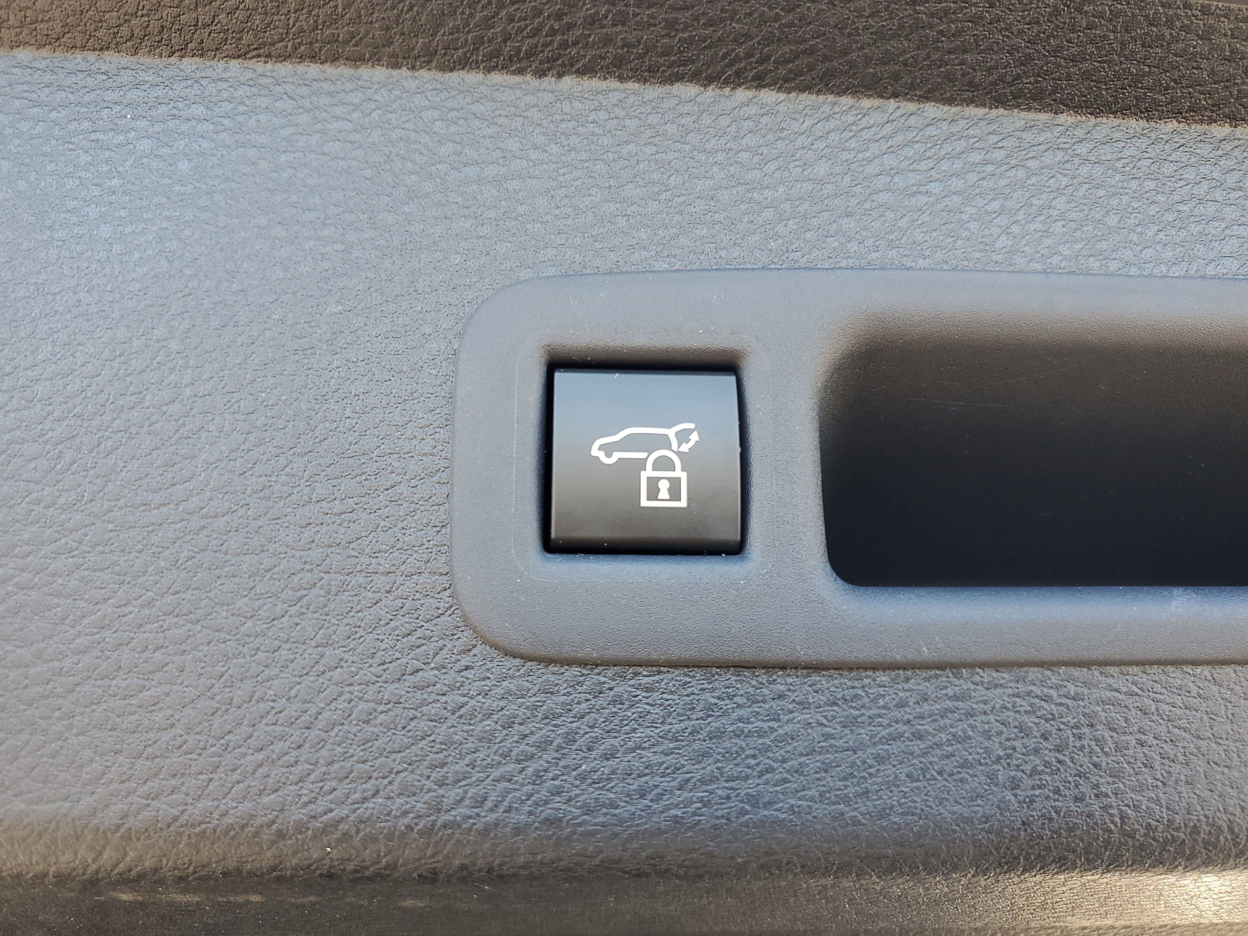 Used 2025 Toyota Sienna XLE image 9