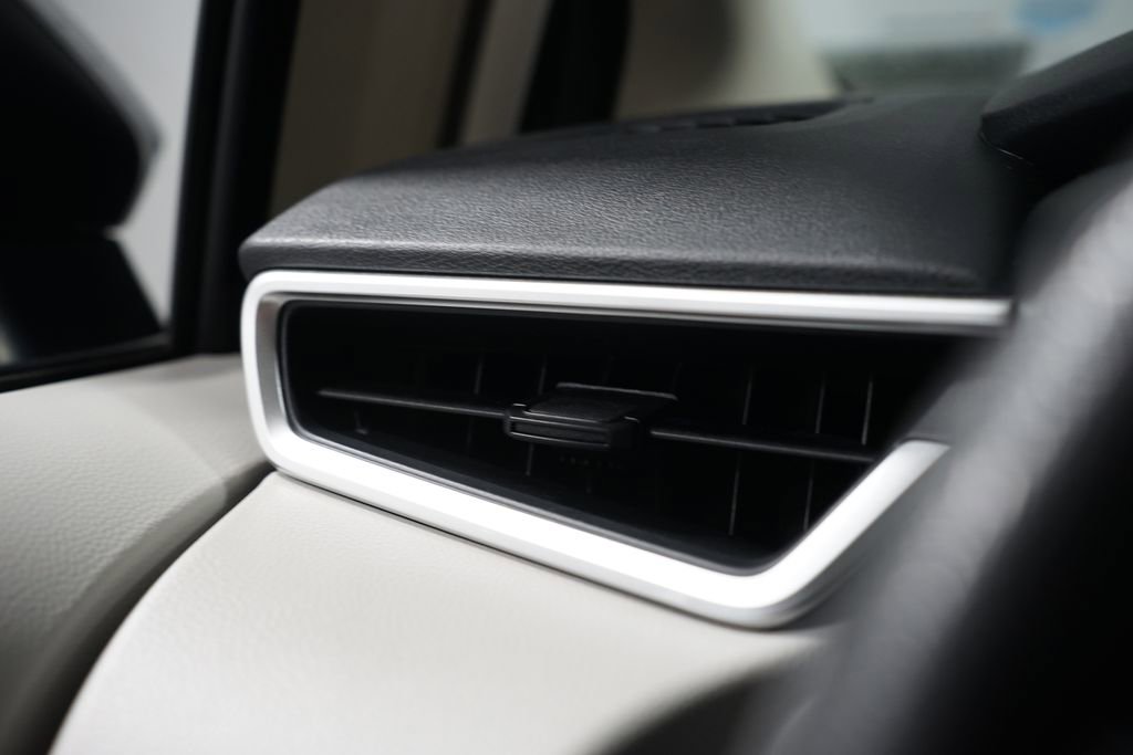 Used 2022 Toyota Corolla LE image 22