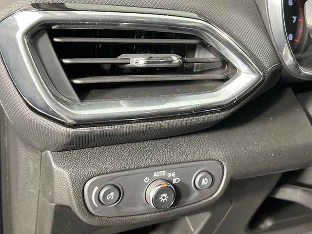 Used 2023 Chevrolet TrailBlazer LT FWD image 21
