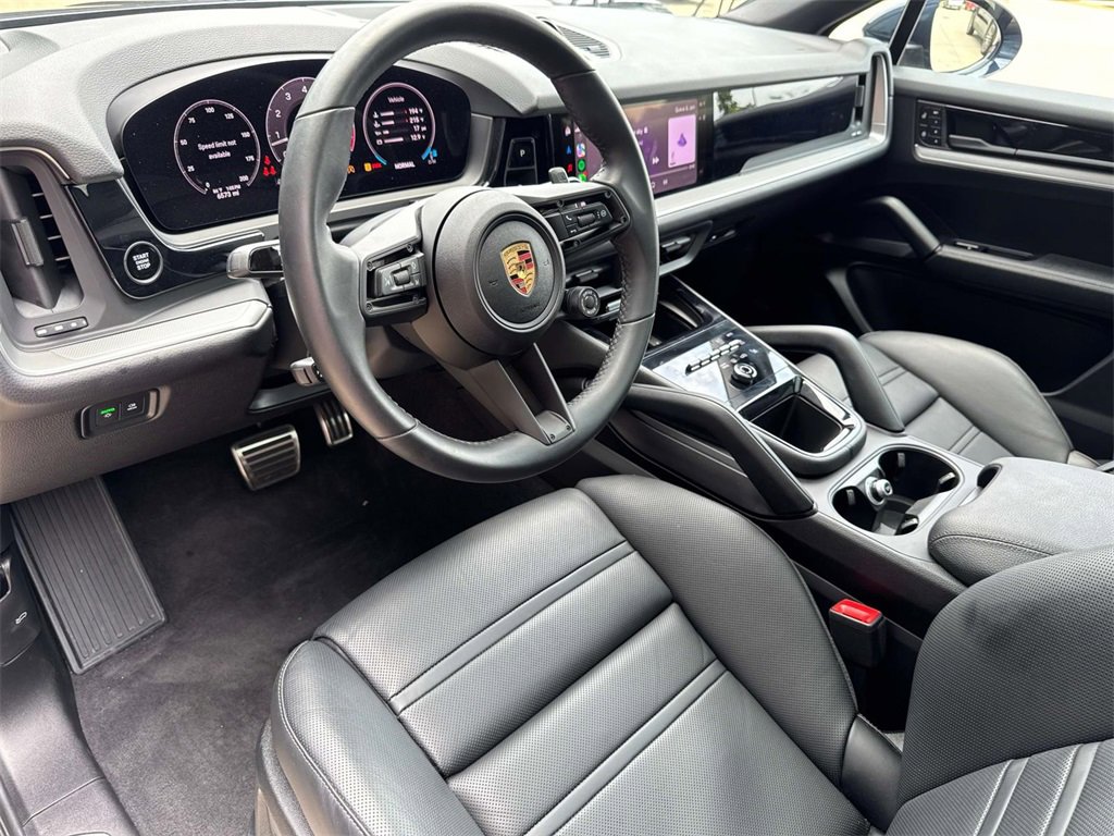 Certified 2025 Porsche Cayenne S image 4
