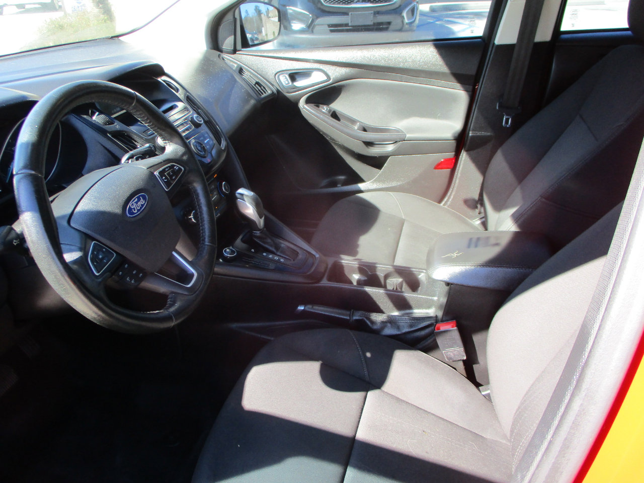 Used 2015 Ford Focus SE w/ SE Sport Package image 14