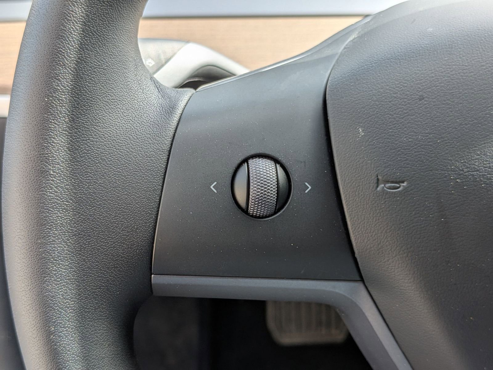 Used 2023 Tesla Model 3 Standard Range image 17