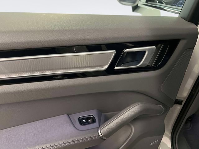 Used 2022 Porsche Cayenne Platinum Edition image 11