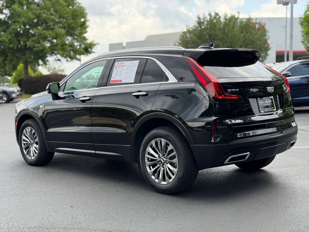 Used 2025 Cadillac XT4 Premium Luxury FWD image 9