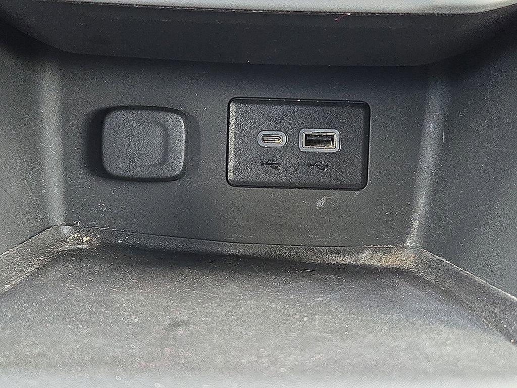 Used 2023 GMC Acadia SLE image 30