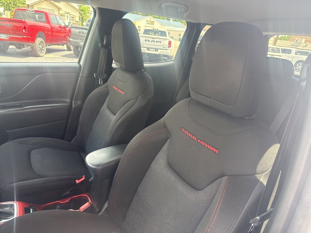 Used 2020 Jeep Renegade Trailhawk w/ Cold Weather Group AWD/4WD image 13