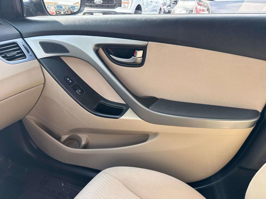 Used 2014 Hyundai Elantra SE w/ Option Group 02 FWD image 28