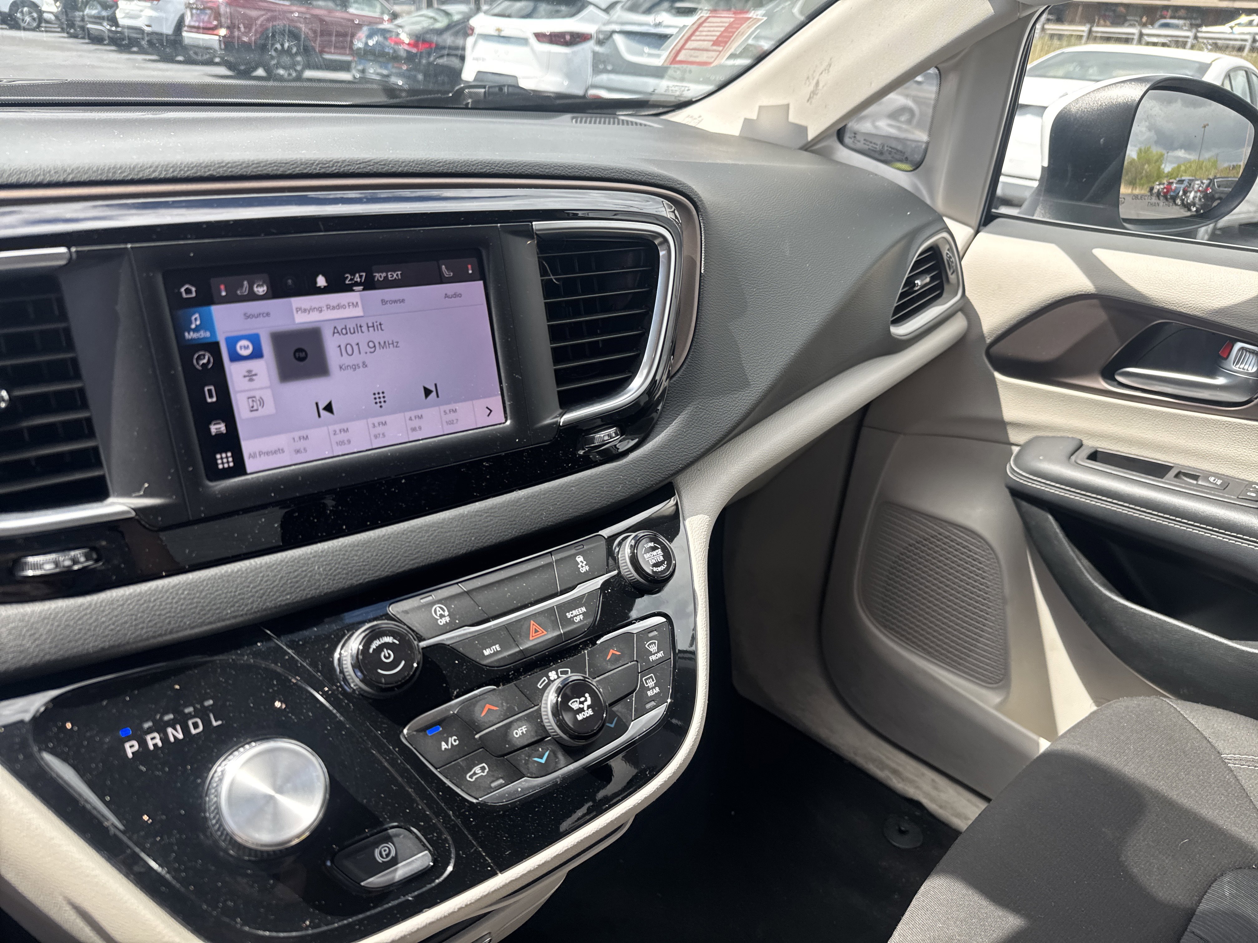 Used 2023 Chrysler Voyager LX image 23