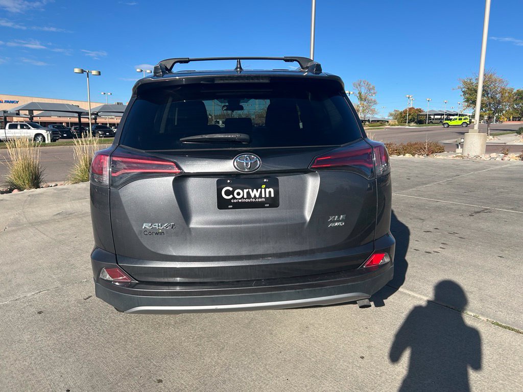 Used 2018 Toyota RAV4 XLE AWD/4WD image 6